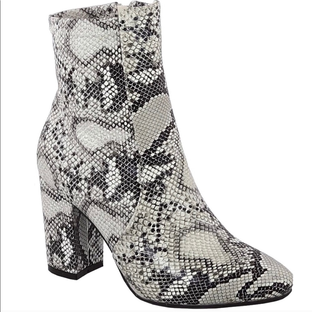 Snake skin bootie 3.5’ heel. Can fit 8.5 or 9